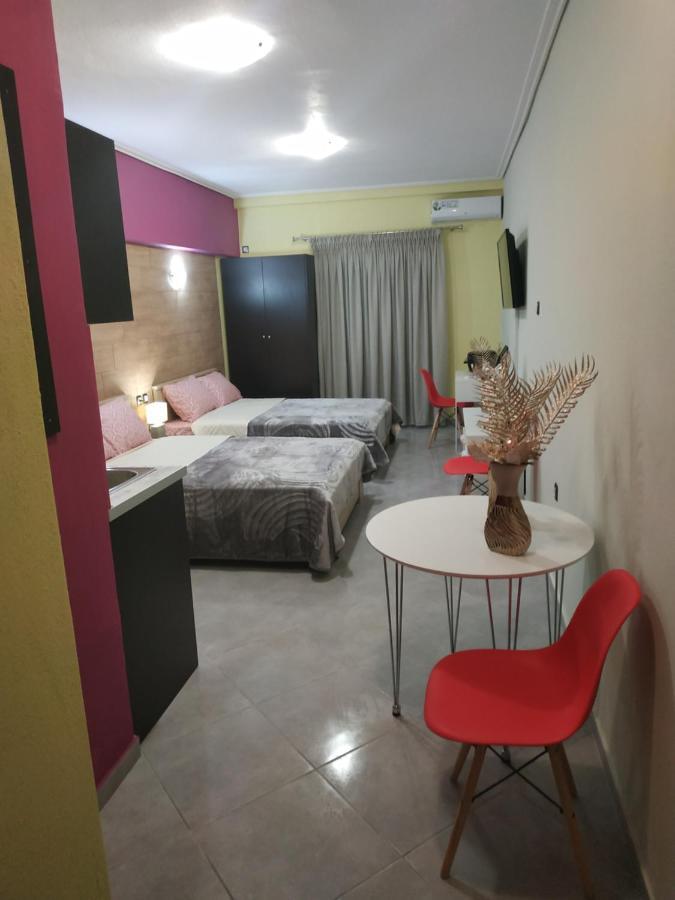 G M 1 Rooms Kentro In The Heart Of The City Larissa Exterior foto