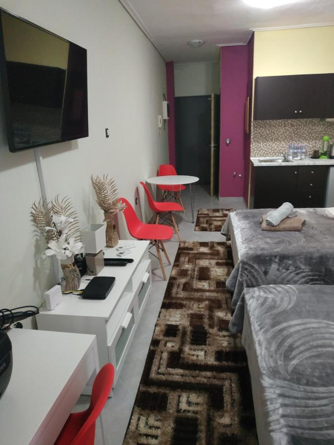 G M 1 Rooms Kentro In The Heart Of The City Larissa Exterior foto
